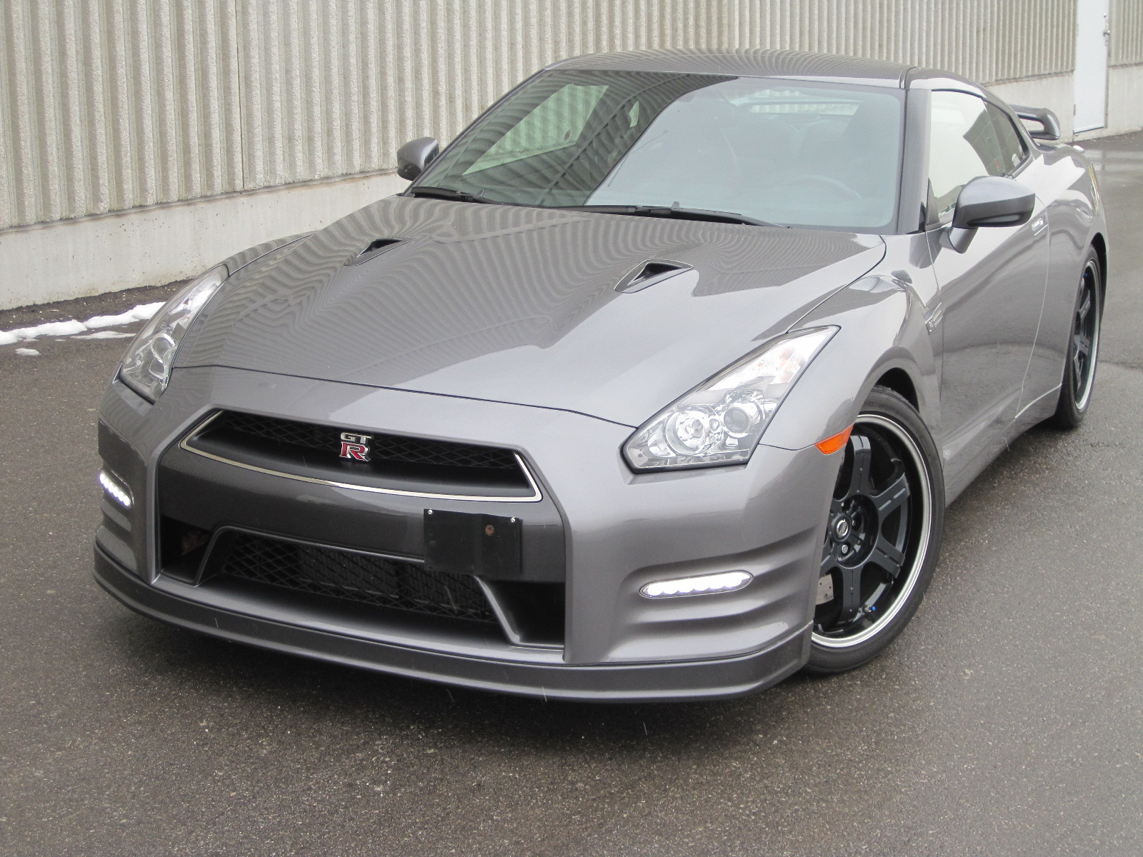 2012 Nissan skyline black edition